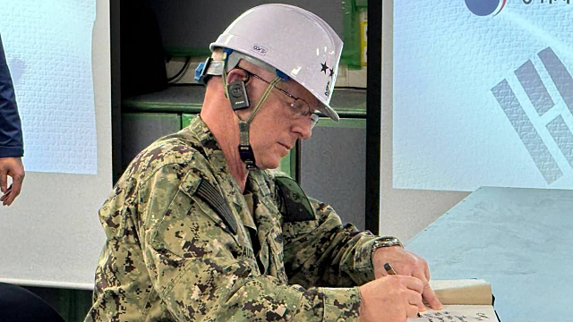 미 해군 작전참모 대릴 코들 제독 - HD현대중공업 조선소 방문