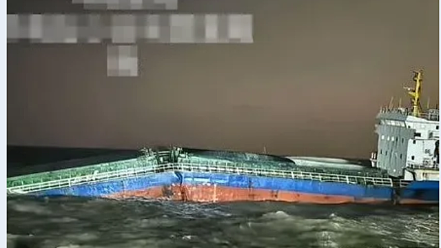 Chinese bulker breaks apart after running aground