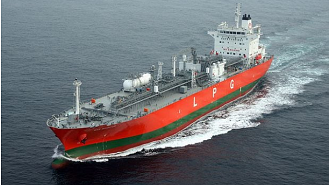 트럼프, "호르무즈해협 완전히 막겠다." 선언...