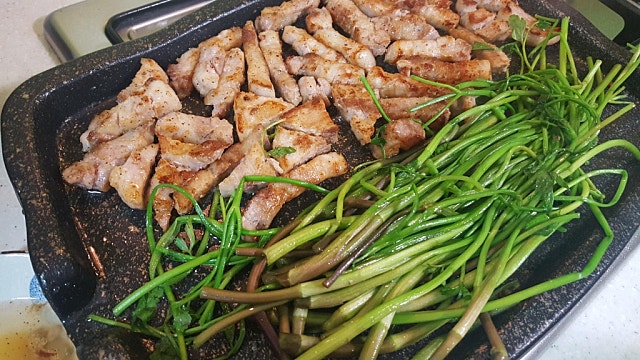 비오는 주말은 미나리 먹는날?